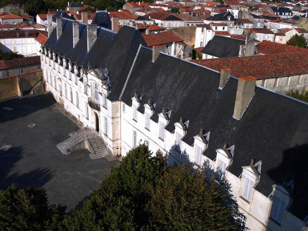 Abbaye Royale Hotel Saint-Jean-dʼAngély Esterno foto