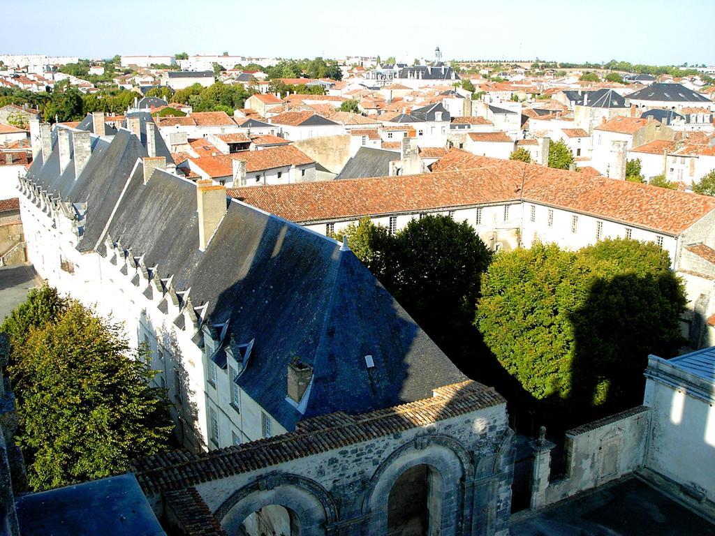 Abbaye Royale Hotel Saint-Jean-dʼAngély Esterno foto