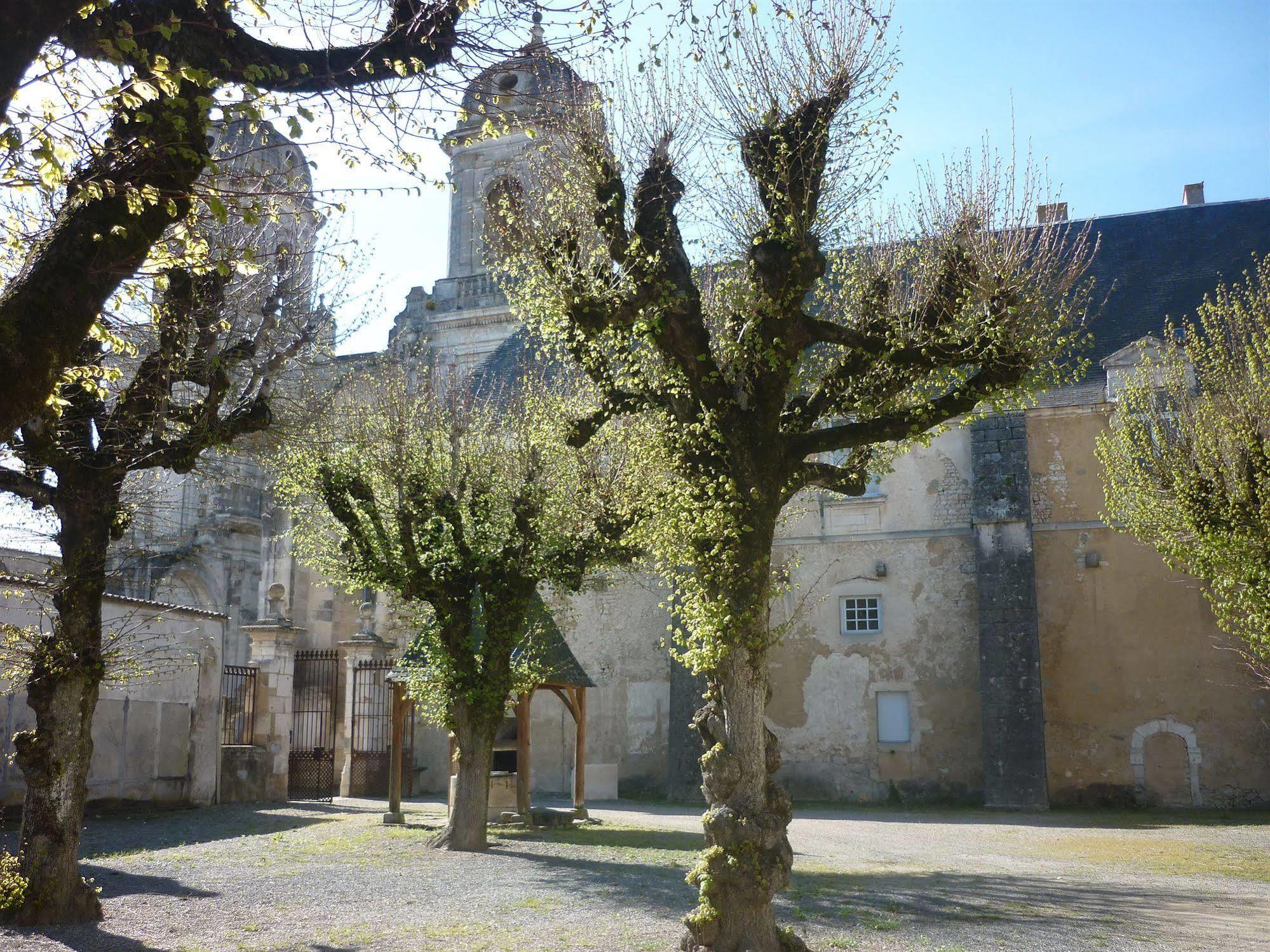 Abbaye Royale Hotel Saint-Jean-dʼAngély Esterno foto