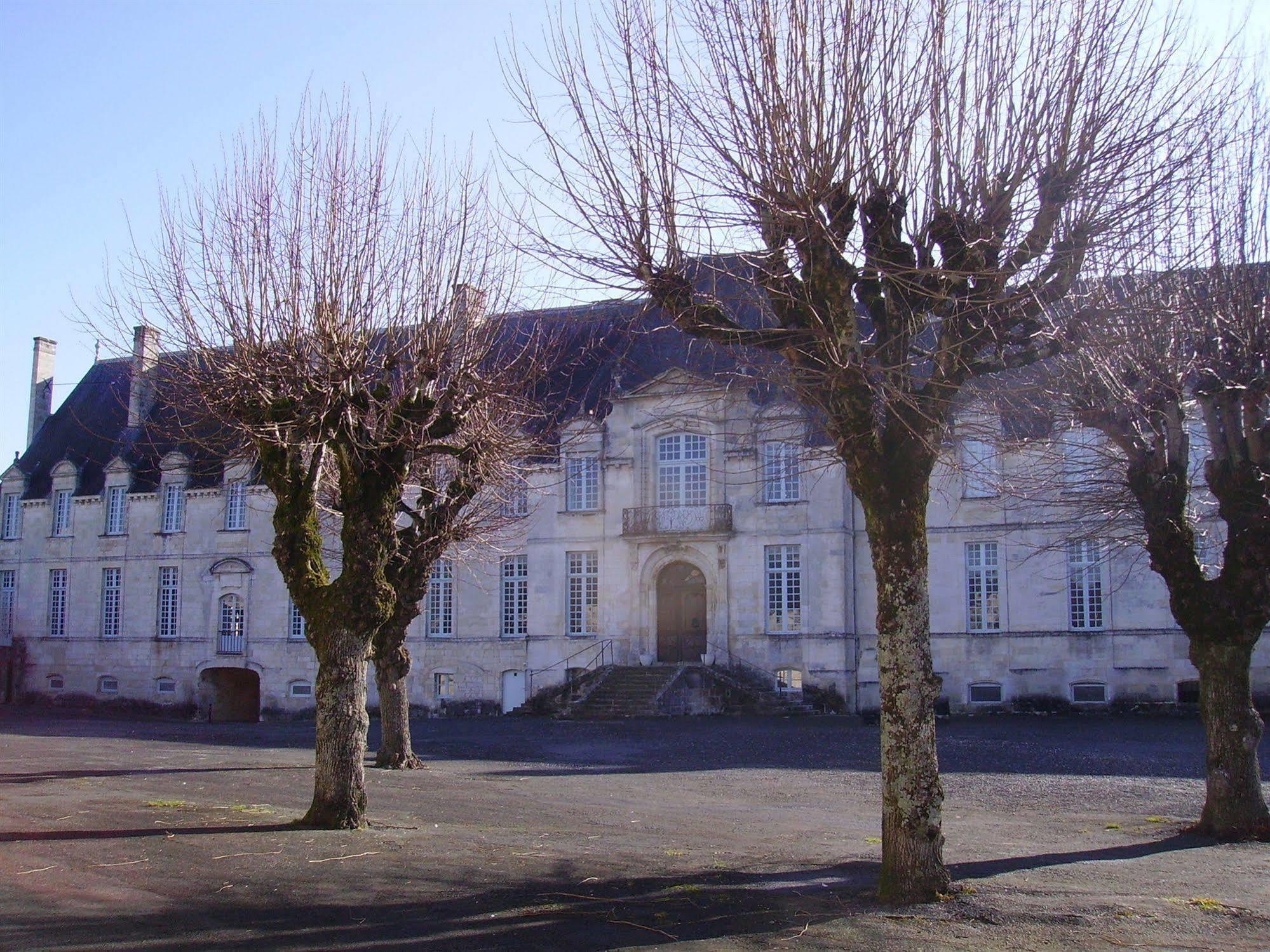 Abbaye Royale Hotel Saint-Jean-dʼAngély Esterno foto