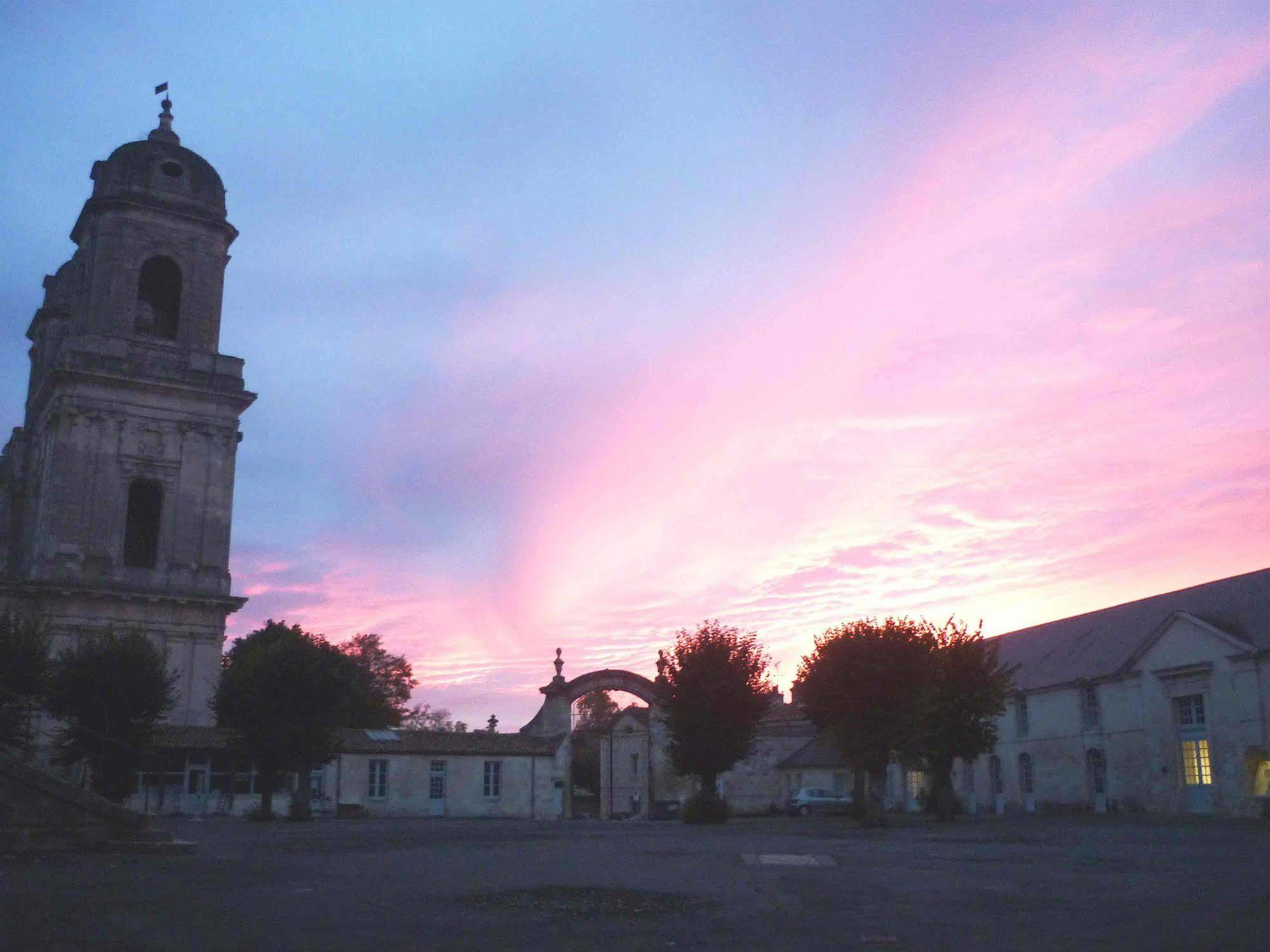 Abbaye Royale Hotel Saint-Jean-dʼAngély Esterno foto