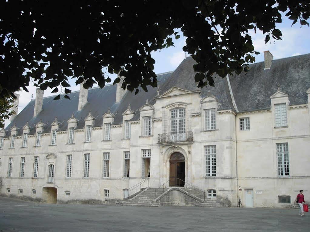 Abbaye Royale Hotel Saint-Jean-dʼAngély Esterno foto