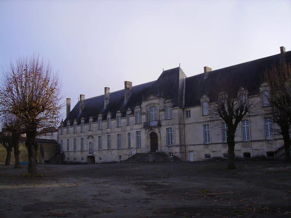 Abbaye Royale Hotel Saint-Jean-dʼAngély Esterno foto