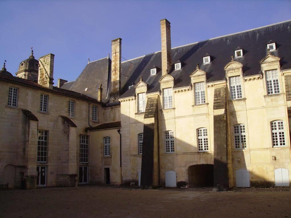 Abbaye Royale Hotel Saint-Jean-dʼAngély Esterno foto